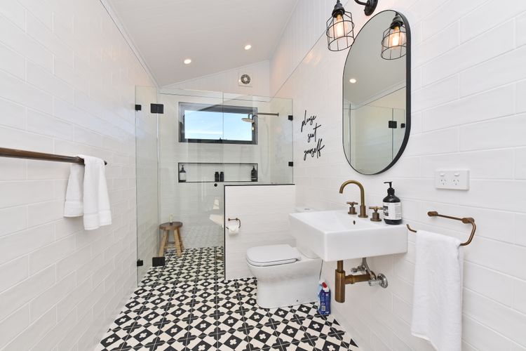 OMG! Renovated bathroom with amazing decoration 