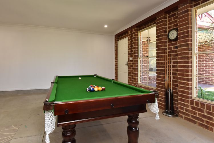 Home Among the Gum Trees – Lovedale. Central to wineries and wedding venues