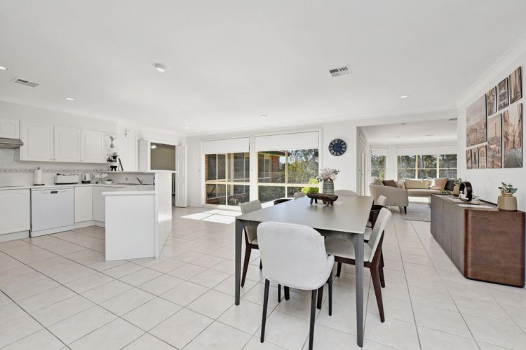 Home Among the Gum Trees – Lovedale. Central to wineries and wedding venues