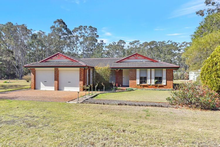 Home Among the Gum Trees – Lovedale. Central to wineries and wedding venues