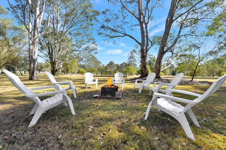 Home Among the Gum Trees – Lovedale. Central to wineries and wedding venues