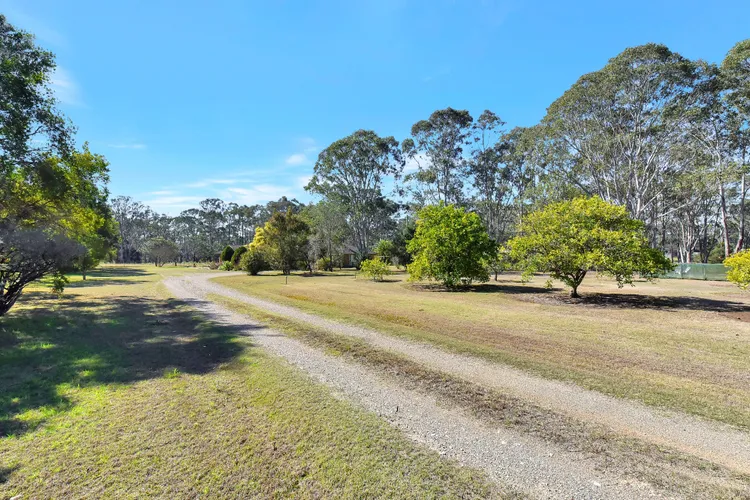Home Among the Gum Trees – Lovedale. Central to wineries and wedding venues