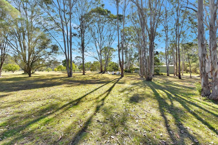 Home Among the Gum Trees – Lovedale. Central to wineries and wedding venues