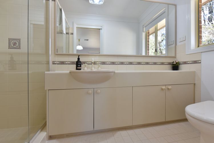 Home Among the Gum Trees – Lovedale. Central to wineries and wedding venues