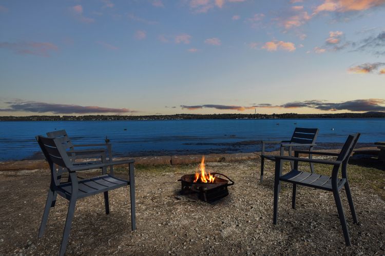Lake Palm Resort Luxury Retreat absolute Waterfront on 3 acres at Lake Macquarie.