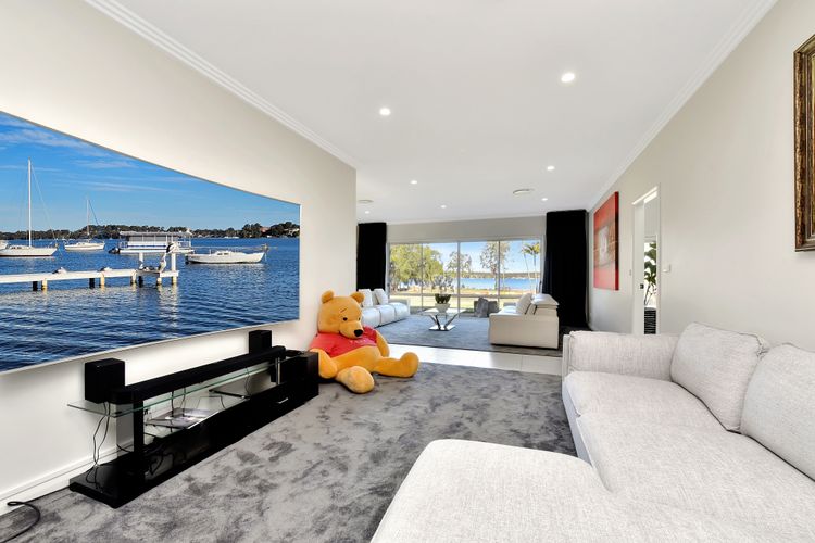 Lake Palm Resort Luxury Retreat absolute Waterfront on 3 acres at Lake Macquarie.