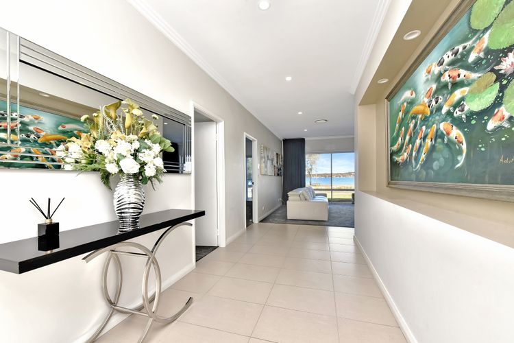 Lake Palm Resort Luxury Retreat absolute Waterfront on 3 acres at Lake Macquarie.