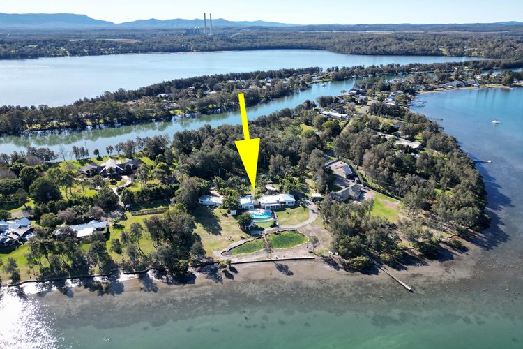 Lake Palm Resort Luxury Retreat absolute Waterfront on 3 acres at Lake Macquarie.