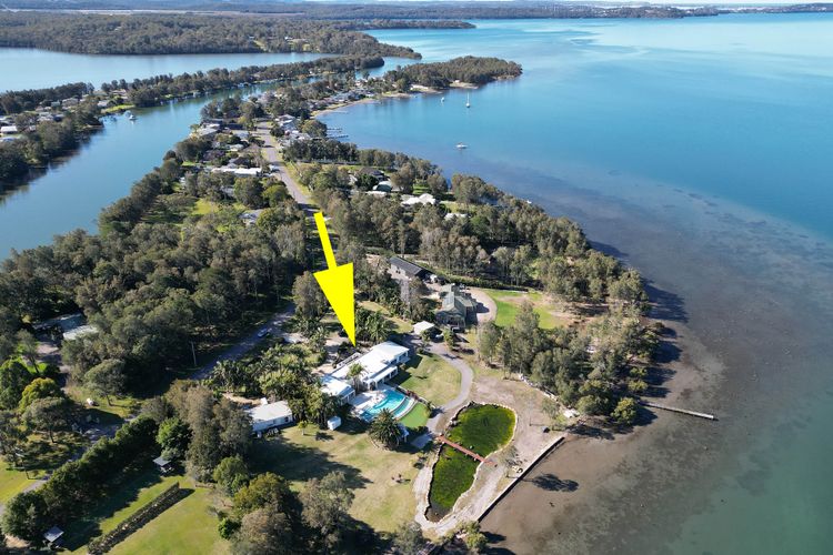 Lake Palm Resort Luxury Retreat absolute Waterfront on 3 acres at Lake Macquarie.