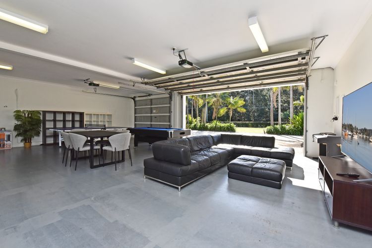 Lake Palm Resort Luxury Retreat absolute Waterfront on 3 acres at Lake Macquarie.