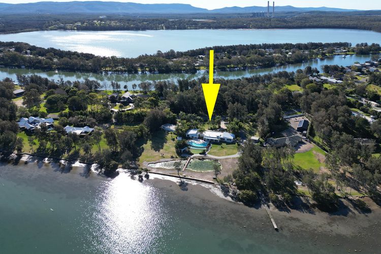 Lake Palm Resort Luxury Retreat absolute Waterfront on 3 acres at Lake Macquarie.