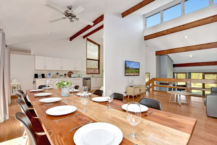 The Reserve Homestead walk to vineyards and restaurants and Concerts