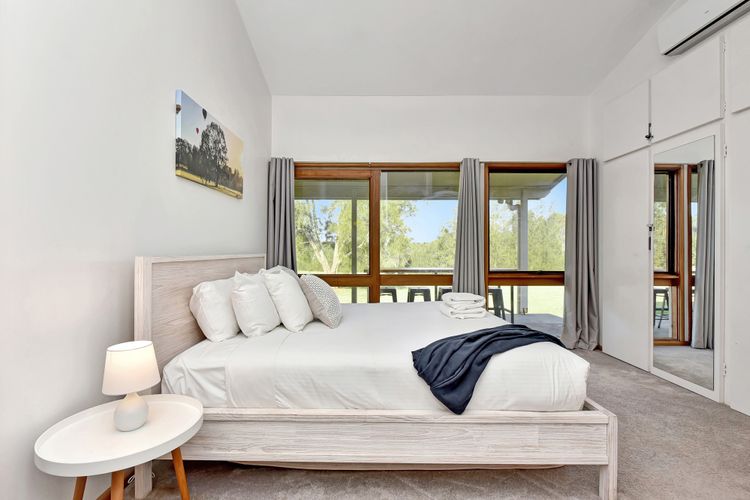 The Reserve Homestead walk to vineyards and restaurants and Concerts