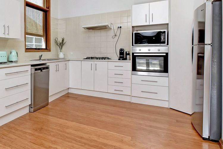 The Reserve Homestead walk to vineyards and restaurants and Concerts