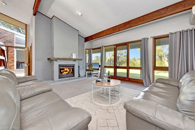 The Reserve Homestead walk to vineyards and restaurants and Concerts