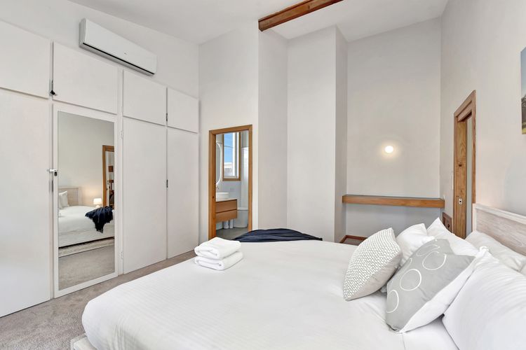 The Reserve Homestead walk to vineyards and restaurants and Concerts