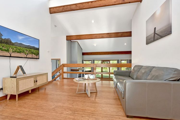 The Reserve Homestead walk to vineyards and restaurants and Concerts