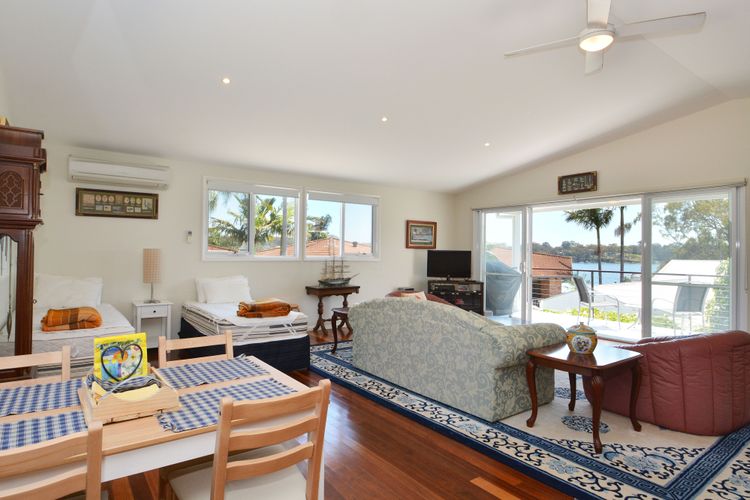 Lake Macquaries’ Edgewater Studio at Morisset Memories 