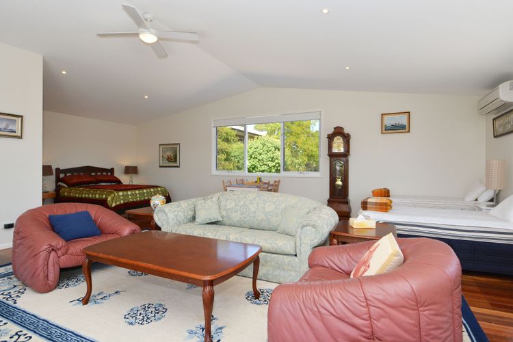 Lake Macquaries’ Edgewater Studio at Morisset Memories 