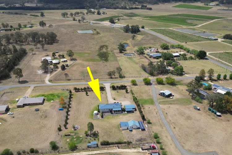 Kulang Lodge in charming Broke with Large Swim Spa and games room suits up to 8 guests