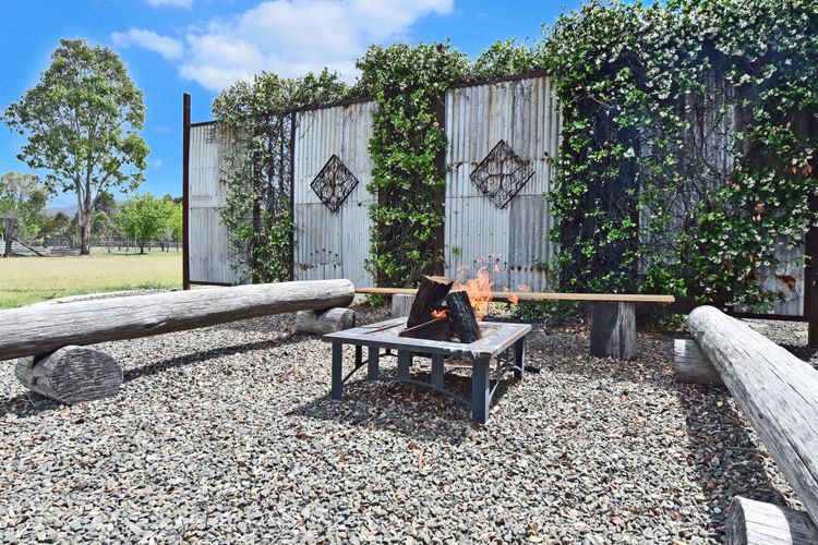 Kulang Retreat in charming Broke with Large Swim Spa and games room suits up to 14 guests