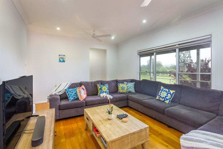 Kulang Retreat in charming Broke with Large Swim Spa and games room suits up to 14 guests