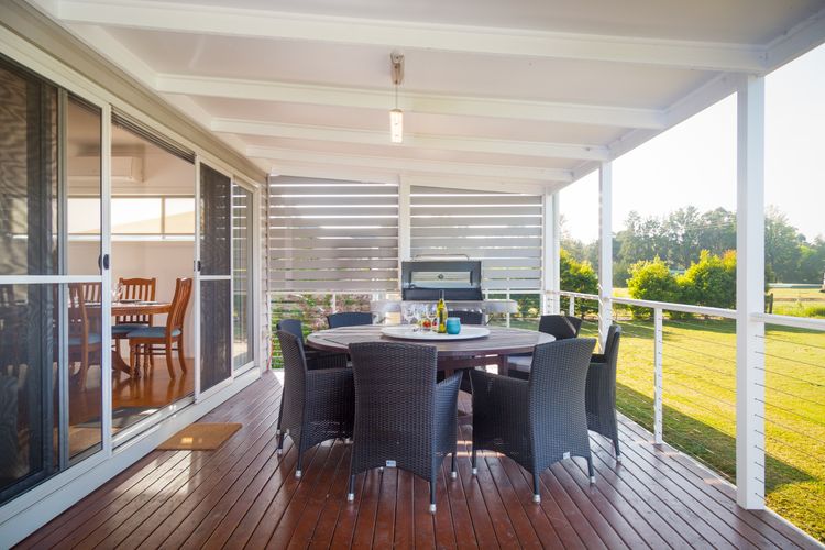 Kulang Retreat in charming Broke with Large Swim Spa and games room suits up to 14 guests