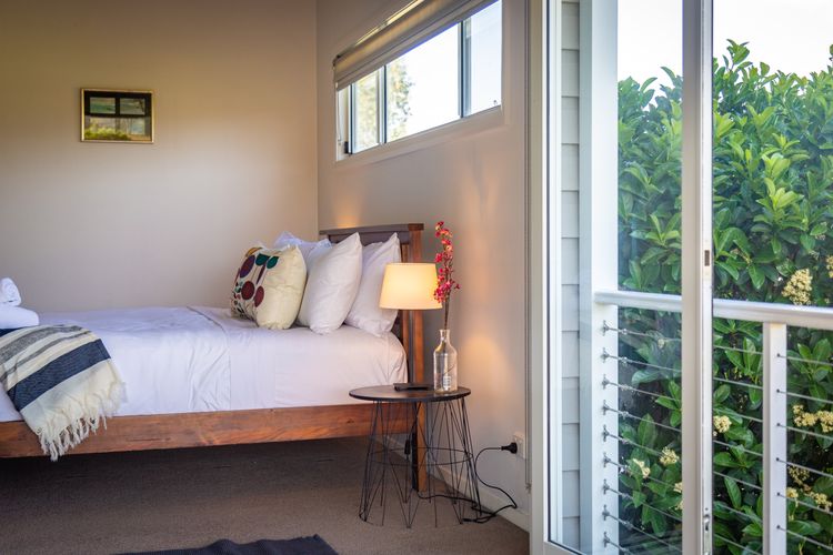 Kulang Retreat in charming Broke with Large Swim Spa and games room suits up to 14 guests