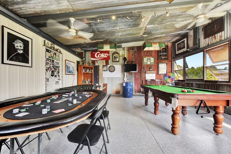 Kulang Retreat in charming Broke with Large Swim Spa and games room suits up to 14 guests