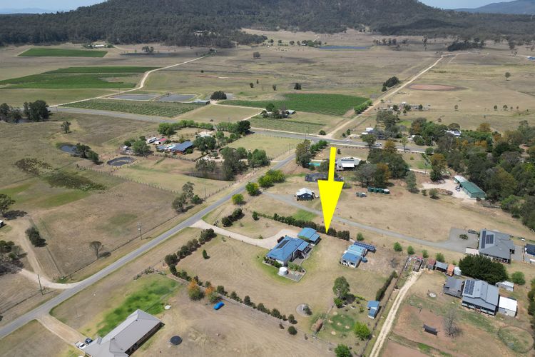 Kulang Retreat in charming Broke with Large Swim Spa and games room suits up to 14 guests