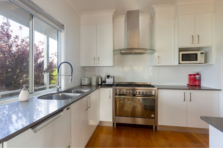 Kulang Retreat in charming Broke with Large Swim Spa and games room suits up to 14 guests