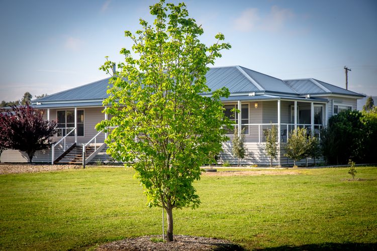 Kulang Retreat in charming Broke with Large Swim Spa and games room suits up to 14 guests