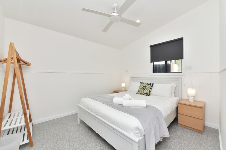 Kulang Retreat in charming Broke with Large Swim Spa and games room suits up to 14 guests