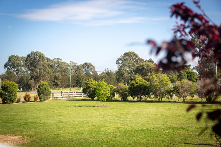 Kulang Retreat in charming Broke with Large Swim Spa and games room suits up to 14 guests