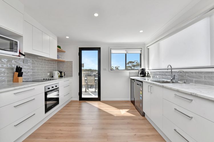 Seabreeze Bungalow – Lakeview Sunset Delight at Sunshine on Lake Macquarie