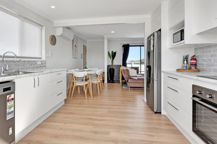 Seabreeze Bungalow – Lakeview Sunset Delight at Sunshine on Lake Macquarie