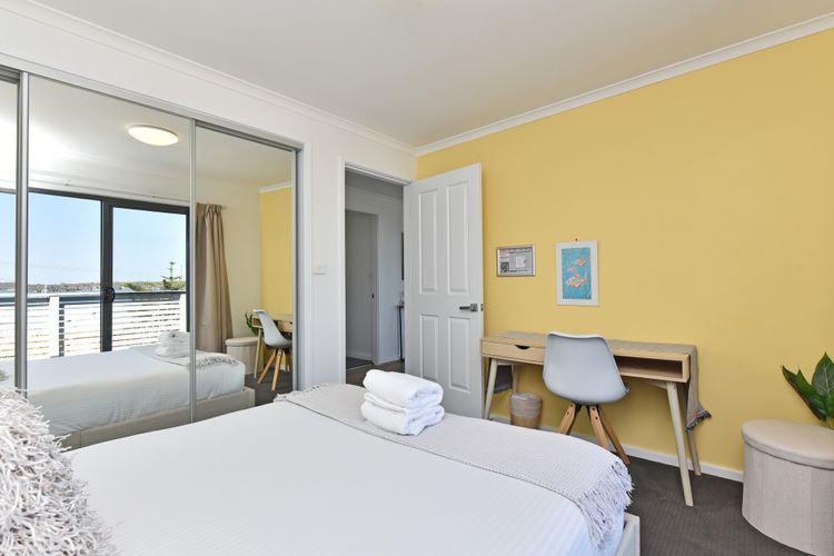 Seabreeze Bungalow – Lakeview Sunset Delight at Sunshine on Lake Macquarie