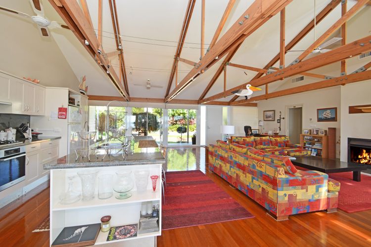 Lake Macquaries’ Edgewater Lakehouse at Morisset Memories