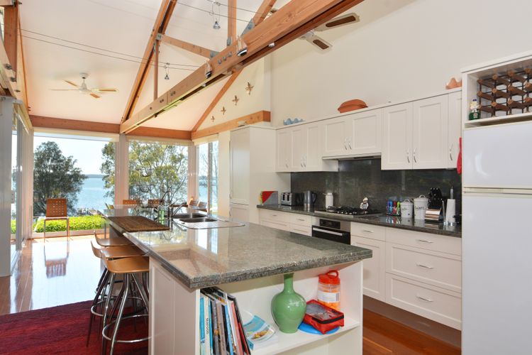 Lake Macquaries’ Edgewater Lakehouse at Morisset Memories