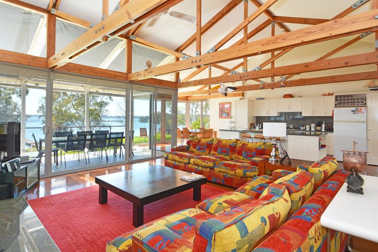 Lake Macquaries’ Edgewater Lakehouse at Morisset Memories