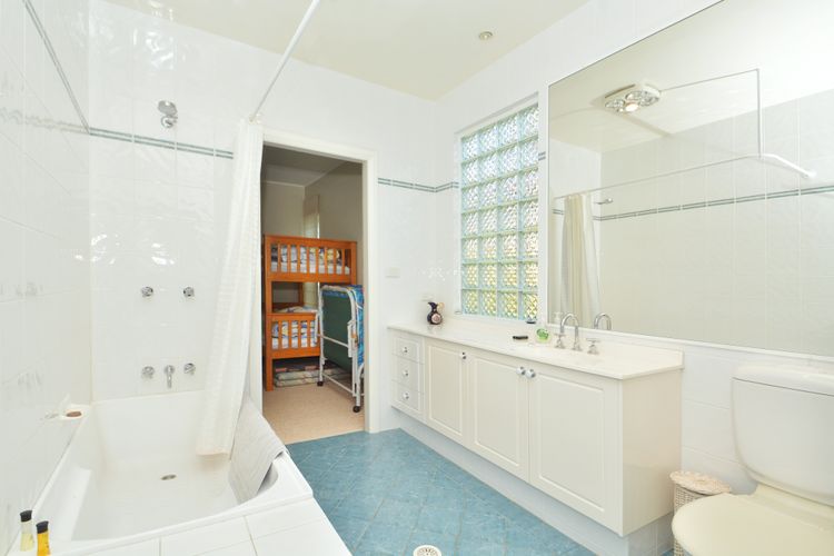 Lake Macquaries’ Edgewater Lakehouse at Morisset Memories