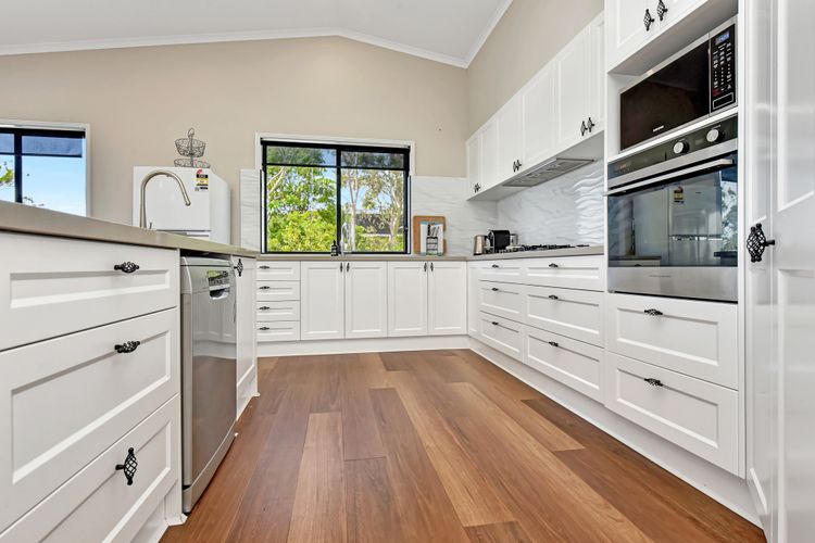 Shimmer Shores Absolute Waterfront Retreat at Fishing Point, Lake Macquarie