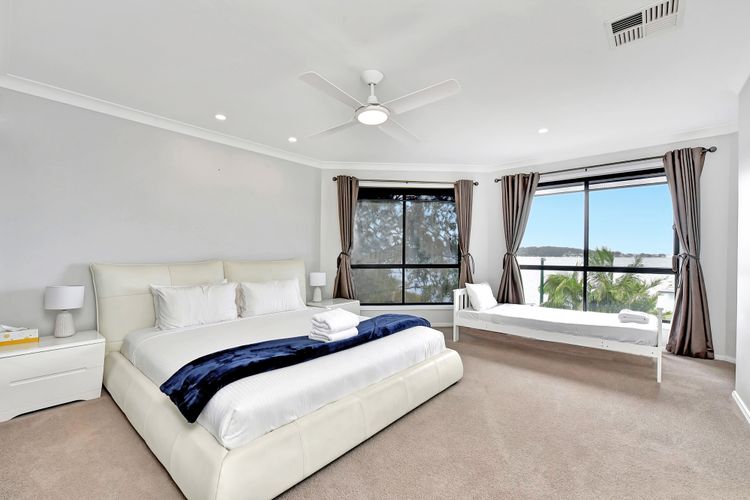 Shimmer Shores Absolute Waterfront Retreat at Fishing Point, Lake Macquarie