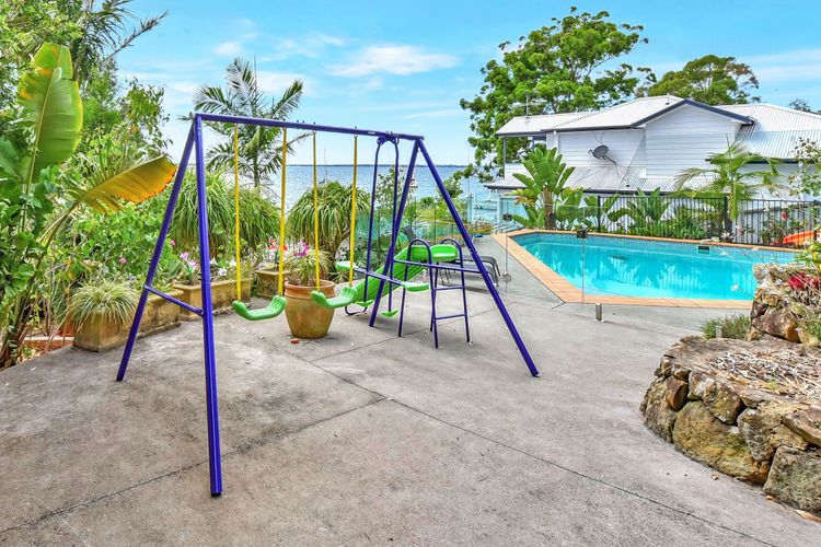 Shimmer Shores Absolute Waterfront Retreat at Fishing Point, Lake Macquarie