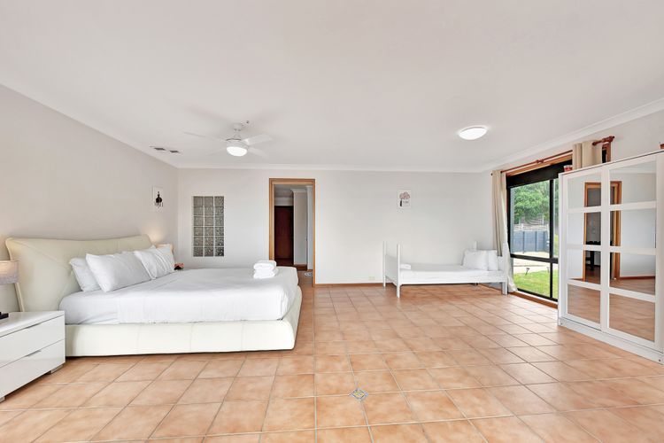 Shimmer Shores Absolute Waterfront Retreat at Fishing Point, Lake Macquarie