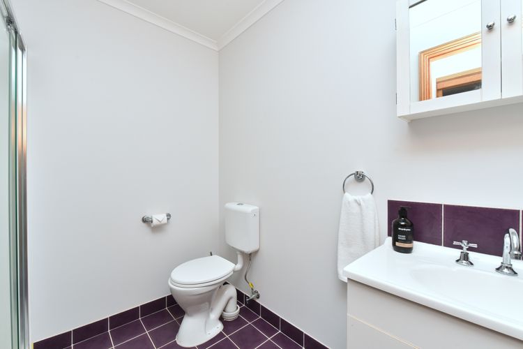 Shimmer Shores Absolute Waterfront Retreat at Fishing Point, Lake Macquarie