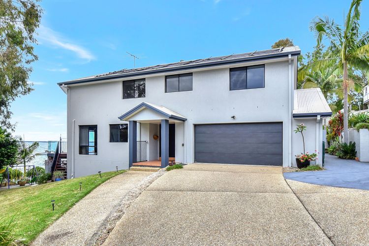 Shimmer Shores Absolute Waterfront Retreat at Fishing Point, Lake Macquarie