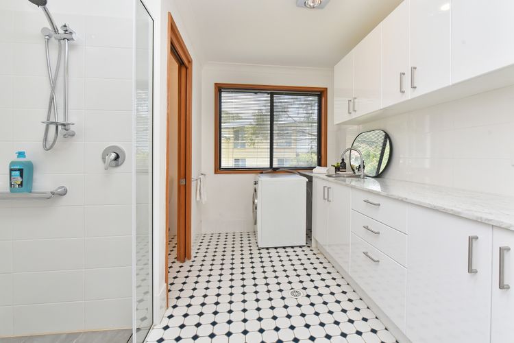 Shimmer Shores Absolute Waterfront Retreat at Fishing Point, Lake Macquarie