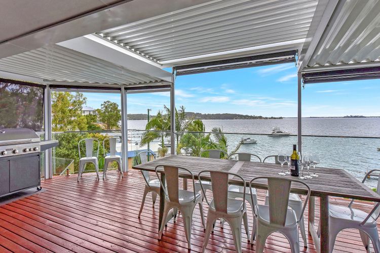 Shimmer Shores Absolute Waterfront Retreat at Fishing Point, Lake Macquarie