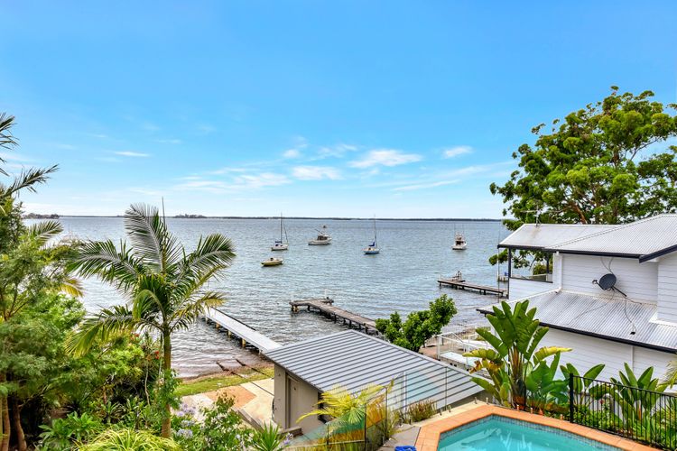 Shimmer Shores Absolute Waterfront Retreat at Fishing Point, Lake Macquarie